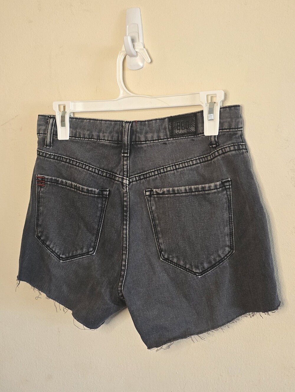 BDG Mom High Rise Shorts Women's 26 Black Distressed Denim Cutoff Jean Shorts - Picture 4 of 11